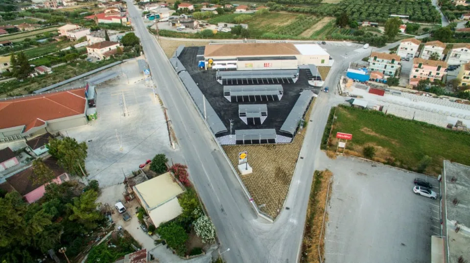 Έναρξη καταστήματος ζακύνθου, Ακίνητα