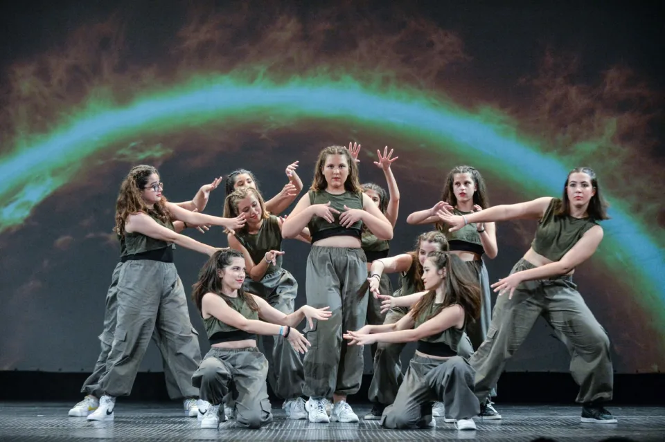 The show must go on, φωτογραφία 9