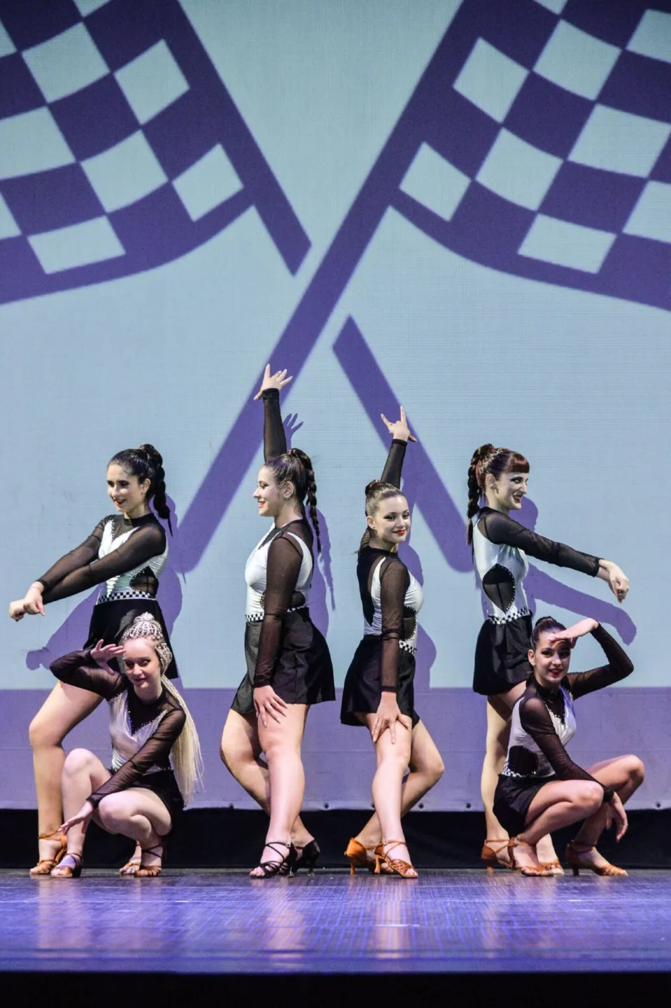 The show must go on, φωτογραφία 12