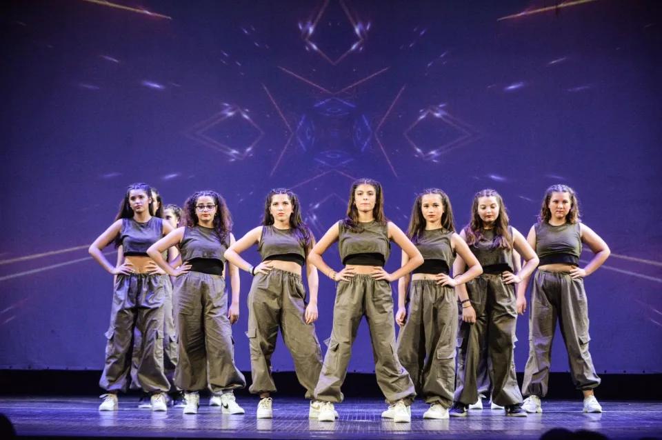 The show must go on, φωτογραφία 14