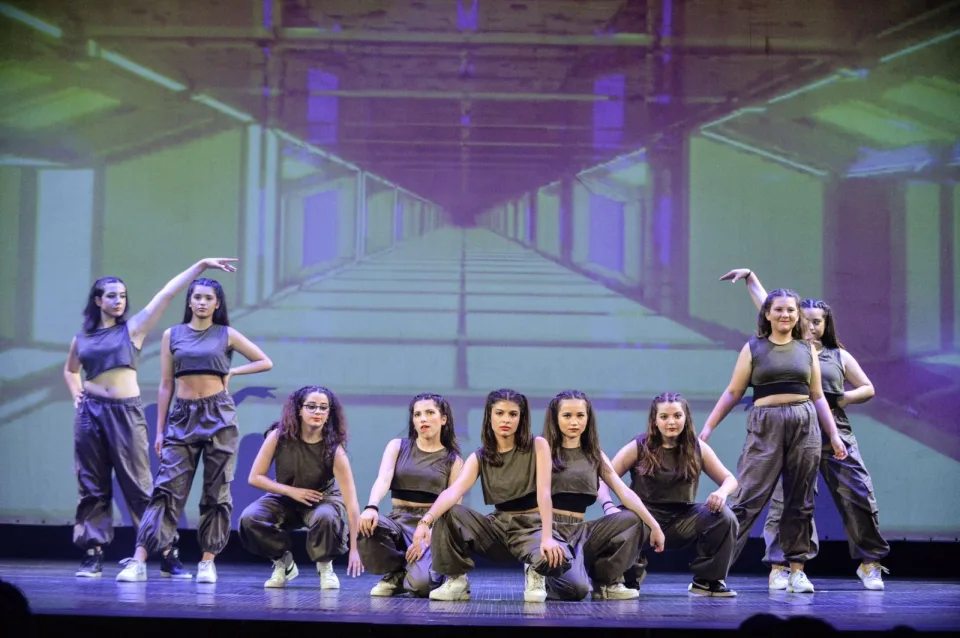 The show must go on, φωτογραφία 15