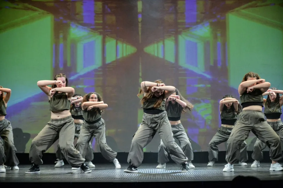 The show must go on, φωτογραφία 16
