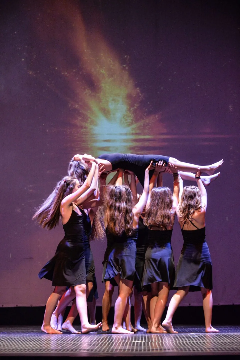 The show must go on, φωτογραφία 20