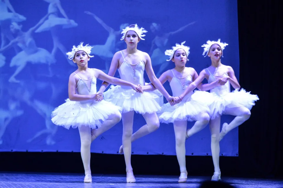 The show must go on, φωτογραφία 24