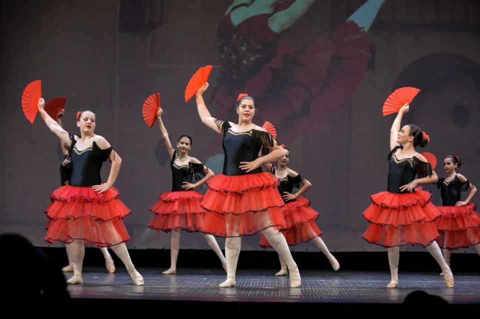 The show must go on, φωτογραφία 26