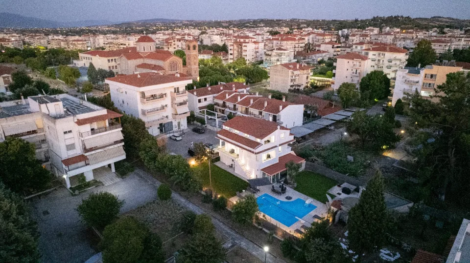 Harmony Luxury appartments, Ακίνητα
